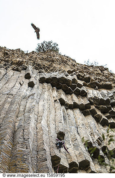 Felskletternde Frau Viper-Köder 5.12 a/b  Jermuk  Armenien