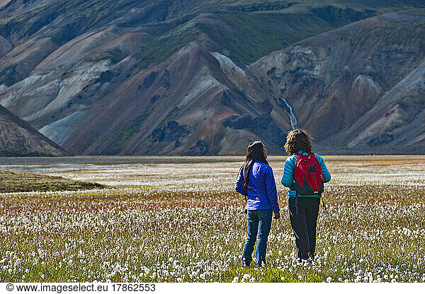 female friends hiking in Landmannalaugar / Iceland