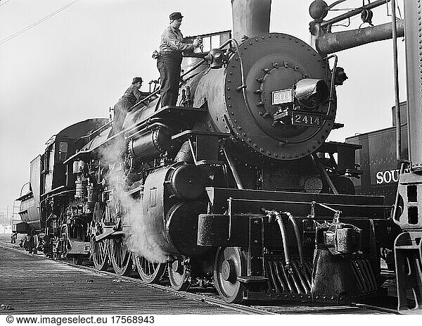 Female Railroad Worker working on Maintenance of Freight and Passenger Trains  Southern Pacific Transportation Company  San Francisco  California  USA  Ann Rosener  U.S. Office of War Information/U.S. Farm Security Administration  February 1943