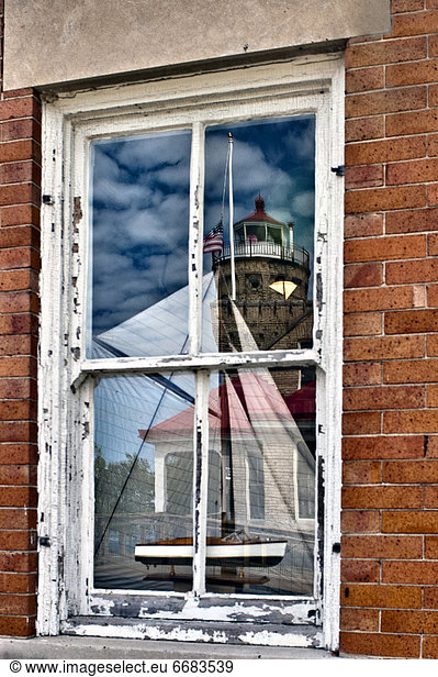 Fenster  Spiegelung  Boot  Leuchtturm