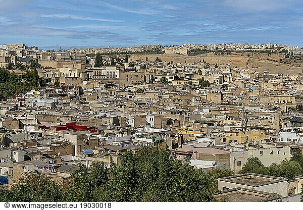 Fes ist eine Stadt im nördlichen Binnenland Marokkos und die Hauptstadt der Verwaltungsregion Fes Meknes