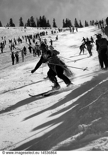 festivities  carnival  carnival on skis  costumed skier on slope  Firstalm  Schliersee  1938