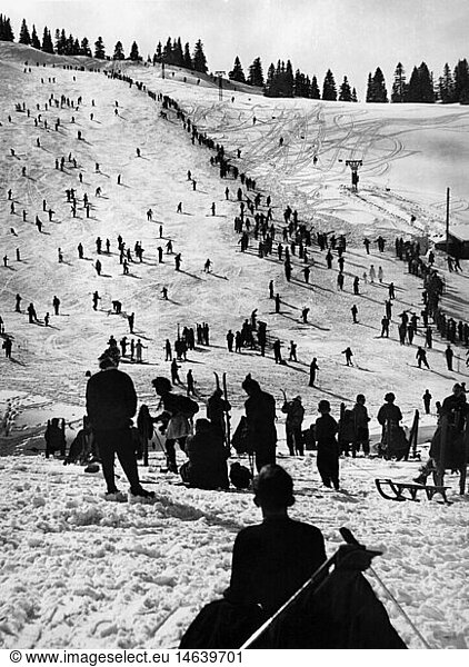 festivities  carnival  carnival on skis  skiers on slope  Firstalm  Schliersee  1957