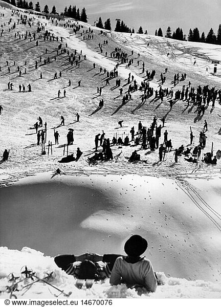 festivities  carnival  carnival on skis  skiers watching scene on slope  Firstalm  Schliersee  1963