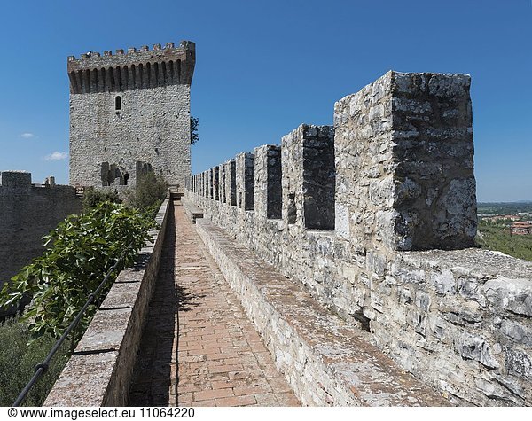 Festungsmauer mit Turm  Castello del Leone  Castiglione del Lago  Umbrien  Italien  Europa