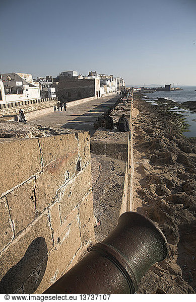Festungsmauern auf der Stadtmauer  Essaouira  Marokko