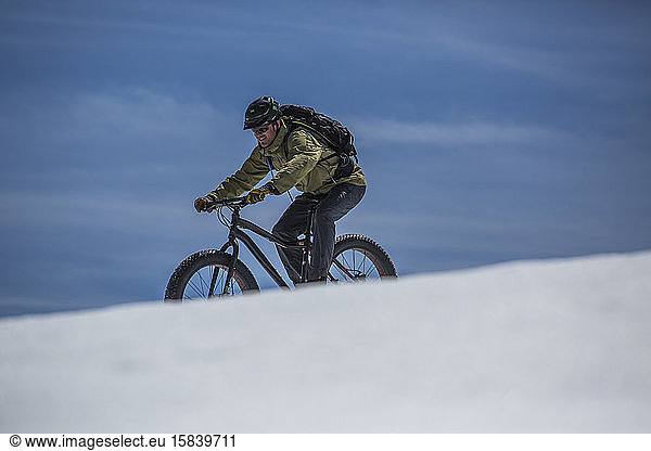 Fetter Reifen Radfahren Schnee