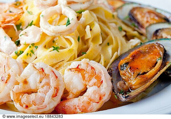 fettuccine with Shrimp and mussel