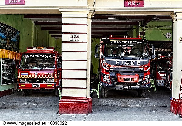 Feuerwehrautos in einer Feuerwache  Yangon  Myanmar.