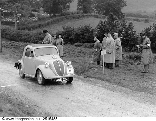 Fiat 500 Coupe von 1937 bei der Rallye Welsh. Künstler: Unbekannt