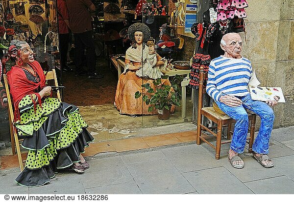 Figur Pablo Picasso  vor Andenkenladen  Distrikt La Ribera  Barcelona  Katalonien  Spanien  Souvenir-Laden  Europa