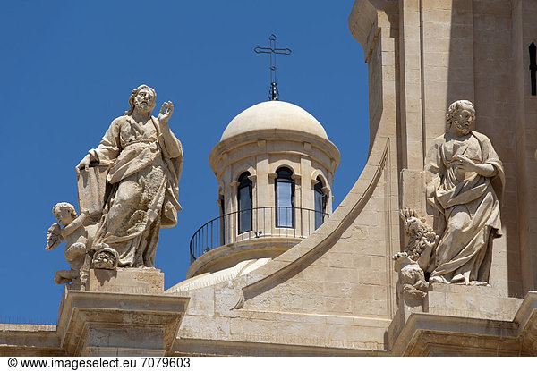 Figuren an der Kathedrale San Nicolo  UNESCO Welterbe  Noto  Provinz Syrakus  Sizilien  Italien  Europa