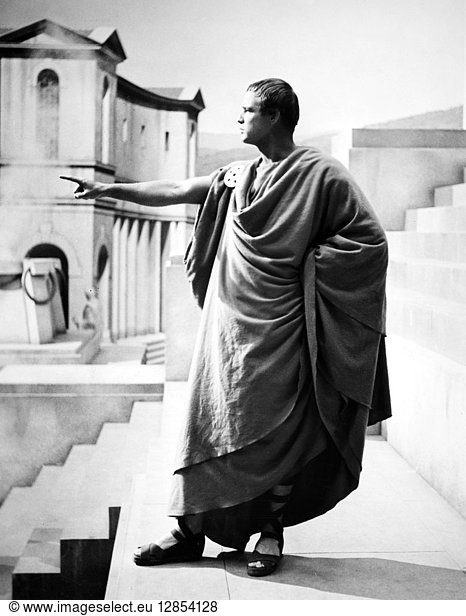 FILM: JULIUS CAESAR FILM: JULIUS CAESAR, 1953. Marlon Brando, as Marc ...