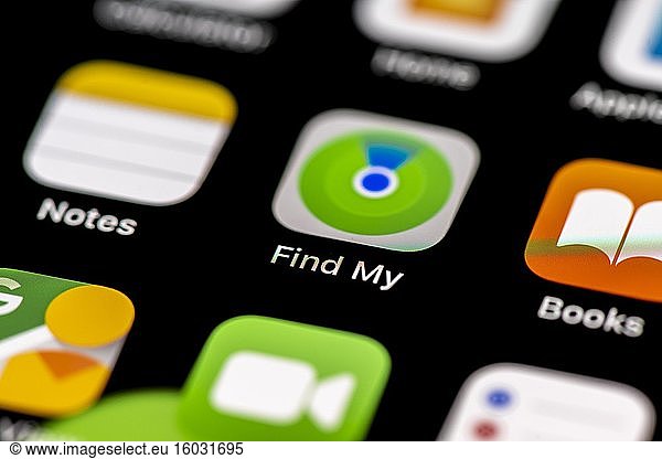 Find My  Find Lost Devices  App Icons on a mobile phone display  iPhone  Smartphone  close-up