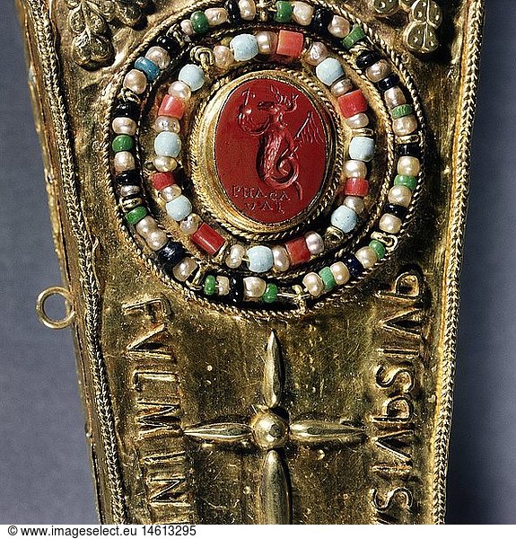 fine arts  ancient world  Byzantine Empire  cameos  gnostic intalio  gold with jewels and glass beads  'Cruz de los Angeles'  backside  detail  816  treasure of Oviedo cathedral  Spain