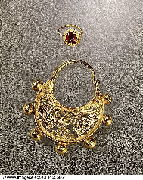fine arts  ancient world  jewellery  earrings  above: Roman  gold  ruby  height 1.2 cm  2nd / 3rd century  below: Byzantine  gold  height 4.5 cm  6th / 7th century  private collection