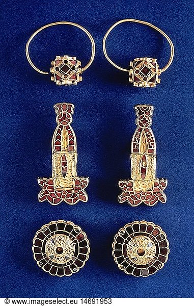 fine arts  Middle Ages  Frankish  Merovingian jewellery  ear ring  fibulas  circa 7th century