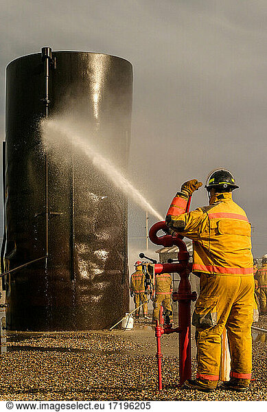 Fire fighters train at refinery in North Dakota