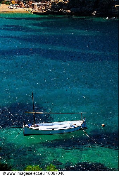 Fischerboot auf dem Mittelmeer. Insel Ibiza  Balearische Inseln  Spanien.