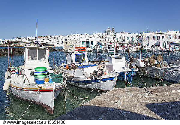 Fischerboote  Alter Hafen von Naoussa  Insel Paros  Kykladengruppe  Griechische Inseln  Griechenland