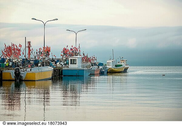 Fischerboote im Hafen  Ostsee  eu