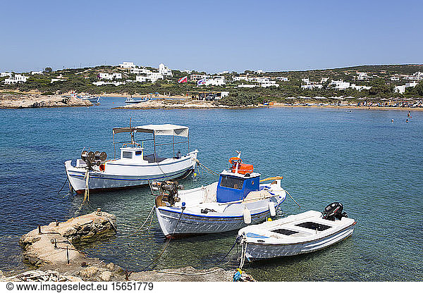 Fischerboote  Santa Maria Beach Area  Insel Paros  Kykladengruppe  Griechische Inseln  Griechenland