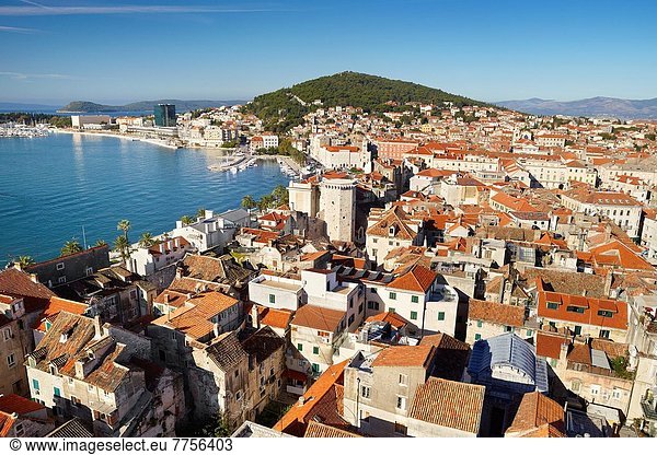 Fischereihafen  Fischerhafen  Stadt  Ansicht  Trennung  UNESCO-Welterbe  Luftbild  Fernsehantenne  Kroatien  Dalmatien  alt