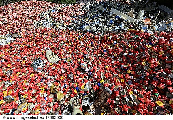 Flaschenverschlüsse  Drehverschlüsse  gesammelt zum Recycling  Bottle caps  screw caps  collected for recycling