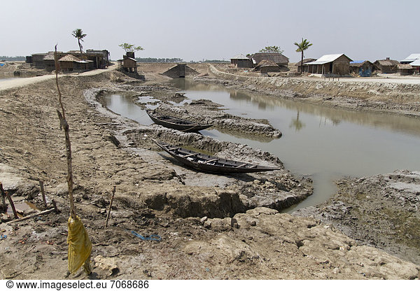 Flußbett Wasser Straße Nostalgie 2 Vernichtung Damm Flut Asien Bangladesh Südasien Mittlerer Osten