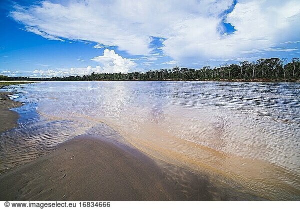 Fluss im Tambopata-Nationalreservat  Provinz Tambopata  Amazonas-Dschungel von Peru