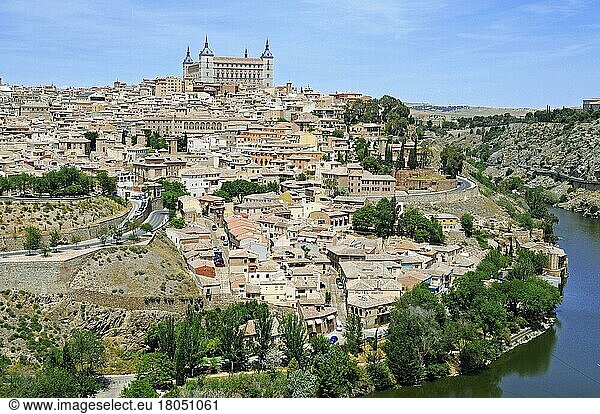 Fluss Tajo  Festung Alcazar  Altstadt  Toledo  Kastilien-La Mancha  Spanien  Europa