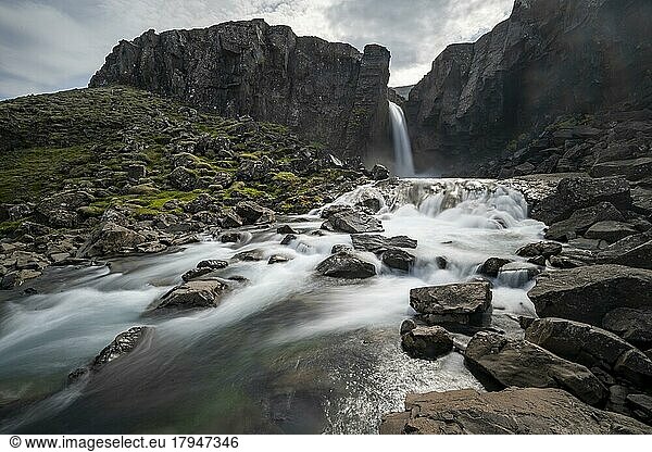 Folaldafoss Wasserfall  Öxi-Pass  Fluss Berufjarðará  Austurland  Island  Europa