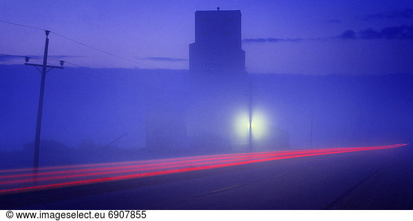 folgen  Beleuchtung  Licht  Fernverkehrsstraße  Nebel  Kanada  Abenddämmerung  Manitoba