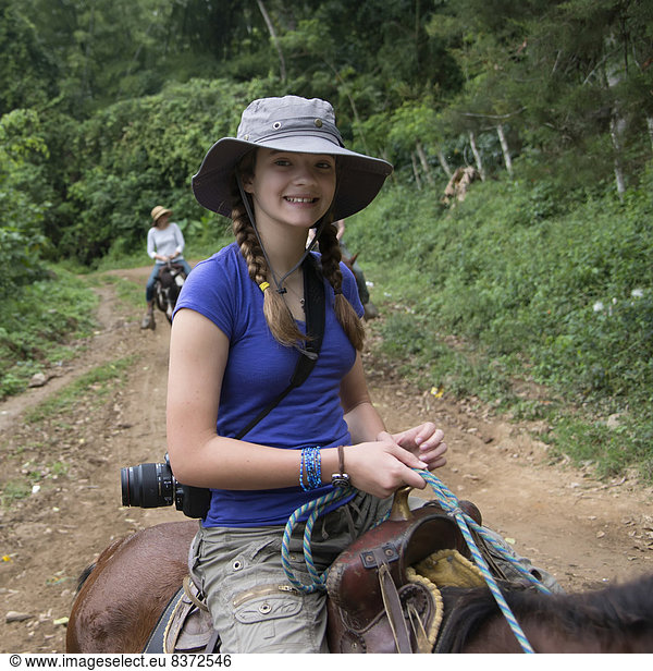 folgen  reiten - Pferd  Mädchen  Finca  Honduras