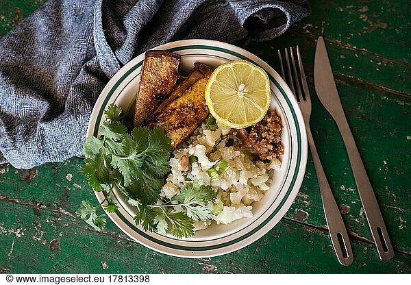 Food photography  cauliflower  salad  tofu  vegan  vegetarian  nutrition  health  lemon  parsley