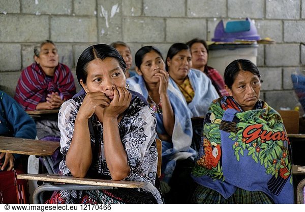 Formacion y intercambio con comadronas tradicionales  centro de salud de La Taña  Quiche  República de Guatemala  América Central.