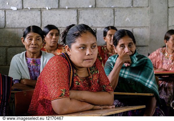 Formacion y intercambio con comadronas tradicionales  centro de salud de La Taña  Quiche  República de Guatemala  América Central.