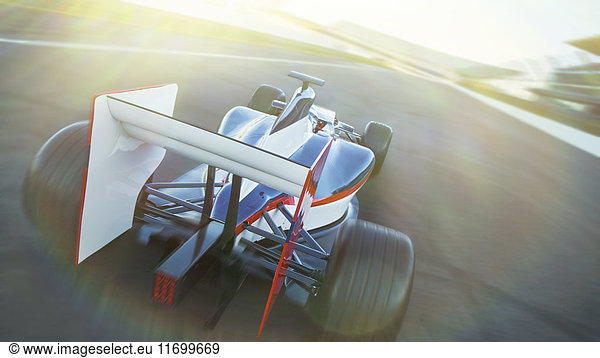 Formel-1-Rennwagen auf der Sportstrecke