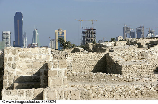 Fort Bahrain  Skyline der Hauptstadt Manama  Königreich Bahrain  Persischer Golf