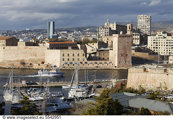 Fort Saint-Jean Einfahrt zum Vieux Port Alter Hafen Marseille Bouches-du-Rhone Provence Frankreich Europa
