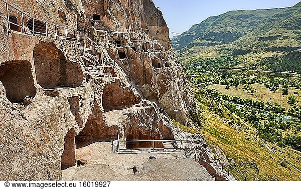 Foto & Bild von Vardzia mittelalterliche Höhlenstadt und Kloster  Erusheti-Gebirge  Südgeorgien (Land).
