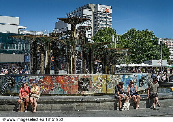 Fountain of Friendship between Peoples  Alexanderplatz  Mitte  Berlin  Germany  Europe