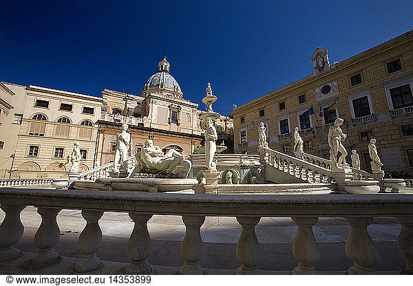 Fountain  Pretoria square  Palermo  Sicily  Italy