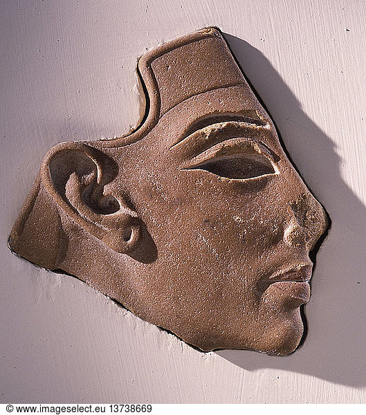 Fragment eines Amarna-Kopfes  Ägypten. Altägyptisch. 18. Dynastie um 1352 1336 v. Chr. Werner-Forman-Archiv/Brooklyn Museum.