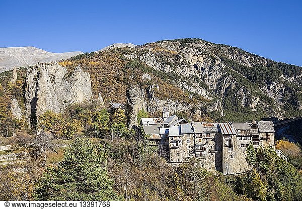 France  Alpes Maritimes  national park of Mercantour  Haut Var  Péone  village at the foot of rocky peaks nicknamed the Young ladies