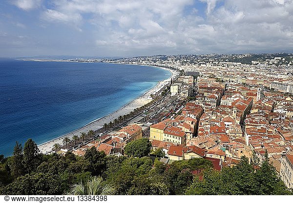 France  Alpes Maritimes  Nice  the Baie des Anges  the Old Town and the Promenade des Anglais on the seafront