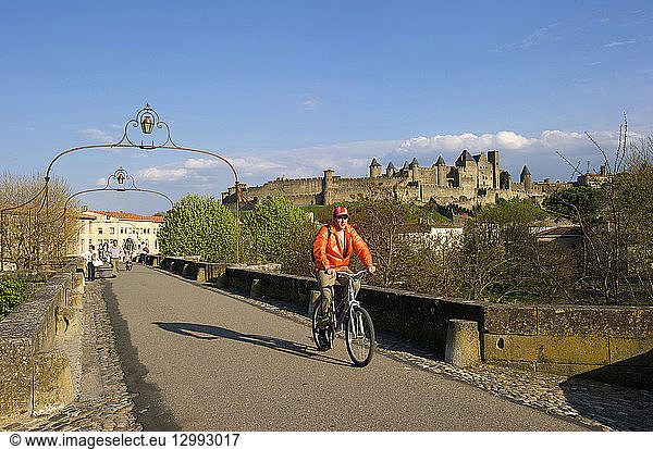 France  Aude  Carcassonne  medieval town listed as World Heritage by UNESCO  Pont Vieux bridge crossing Aude river