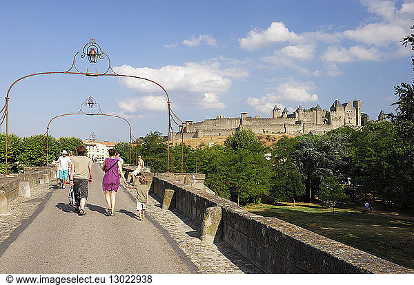 France  Aude  Carcassonne  Medieval town listed as World Heritage by UNESCO  The Old Bridge crossing Aude river
