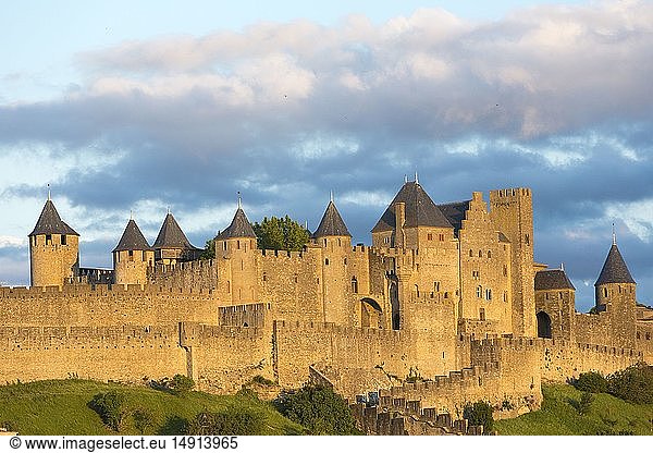 France  Aude  Pays Cathare  Carcassonne  medieval city listed as World Heritage by UNESCO  the rampart from the Aude Gate side and the Tour Pinte (square tower)