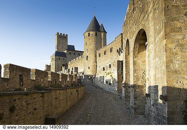 France  Aude  Pays Cathare  Carcassonne  medieval city listed as World Heritage by UNESCO  the rampart  the Aude Gate and the Tour Pinte (square tower)